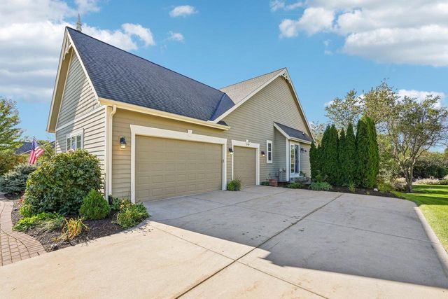 443 Minors DRIVE, Mukwonago, WI 53149