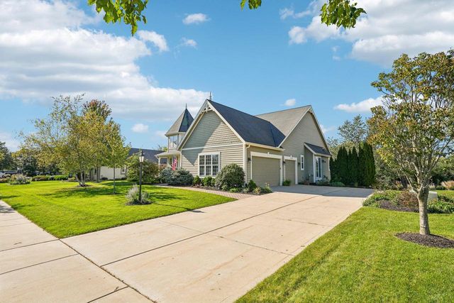 443 Minors DRIVE, Mukwonago, WI 53149