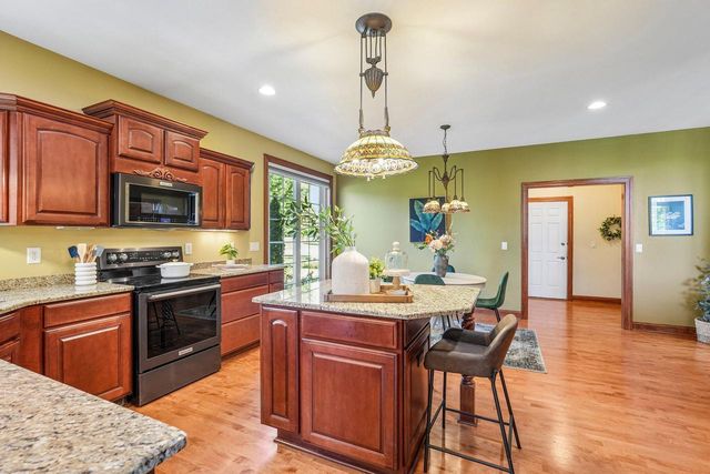 443 Minors DRIVE, Mukwonago, WI 53149