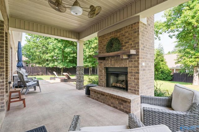 18 Natures Ridge Way, Huntsville, AL 35803