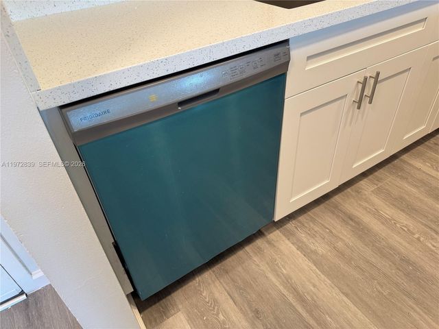 120 Lakeview Dr 305, Weston, FL 33326