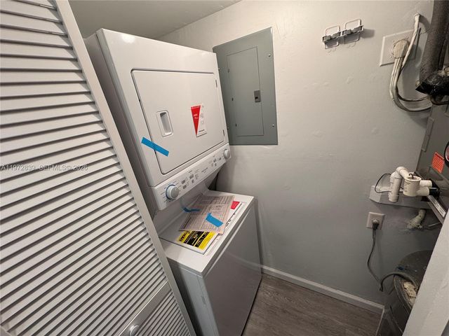 120 Lakeview Dr 305, Weston, FL 33326