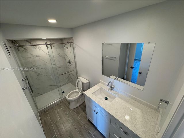 120 Lakeview Dr 305, Weston, FL 33326
