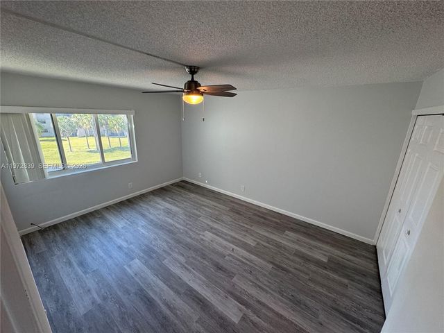 120 Lakeview Dr 305, Weston, FL 33326