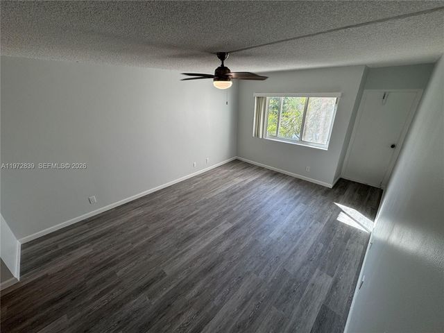 120 Lakeview Dr 305, Weston, FL 33326