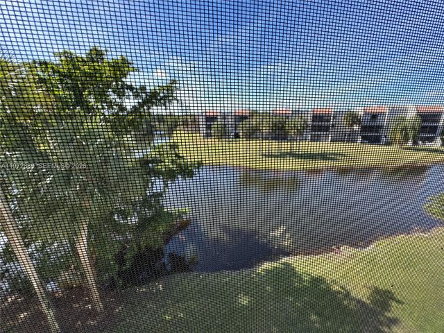 120 Lakeview Dr 305, Weston, FL 33326