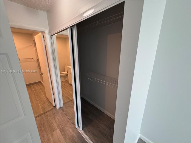 120 Lakeview Dr 305, Weston, FL 33326