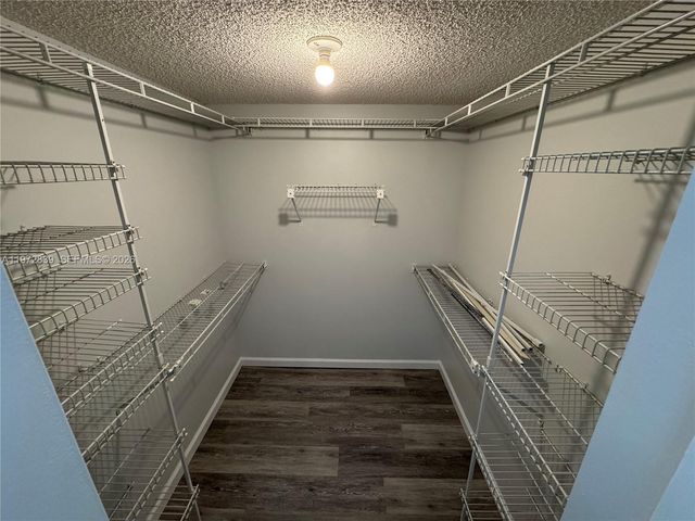 120 Lakeview Dr 305, Weston, FL 33326