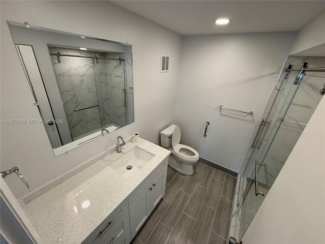 120 Lakeview Dr 305, Weston, FL 33326
