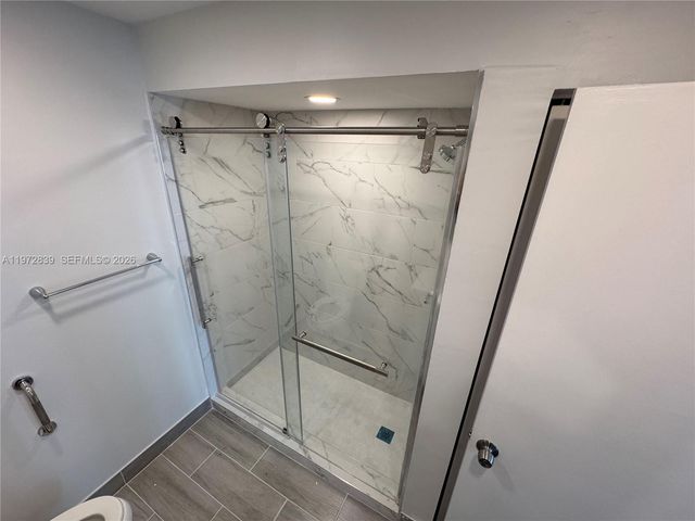 120 Lakeview Dr 305, Weston, FL 33326