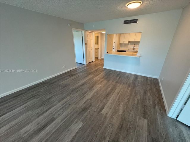 120 Lakeview Dr 305, Weston, FL 33326