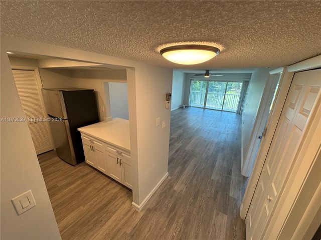 120 Lakeview Dr 305, Weston, FL 33326