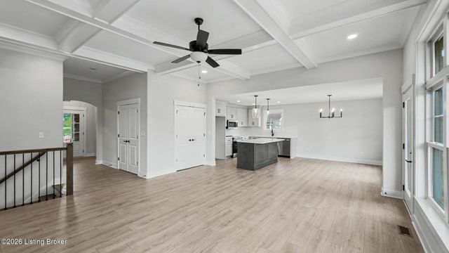 7906 Trading Post Ct, Louisville, KY 40291