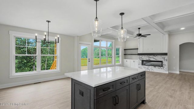 7906 Trading Post Ct, Louisville, KY 40291