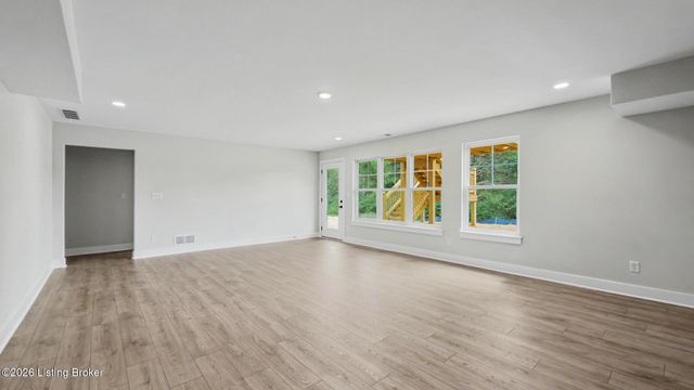 7906 Trading Post Ct, Louisville, KY 40291