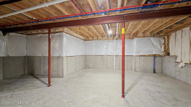 7906 Trading Post Ct, Louisville, KY 40291