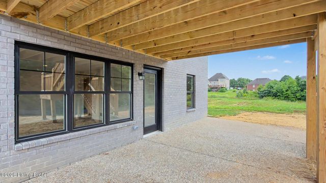 7906 Trading Post Ct, Louisville, KY 40291