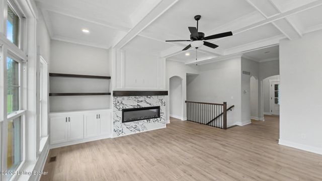 7906 Trading Post Ct, Louisville, KY 40291