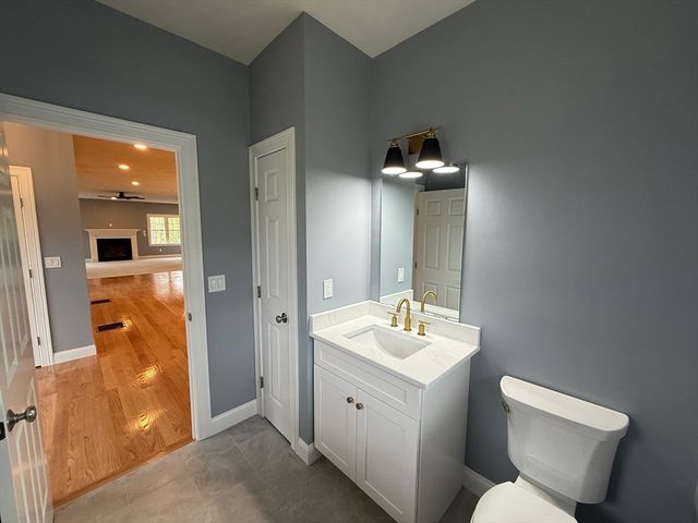 64 Deanna Dr, Holden, MA 01520