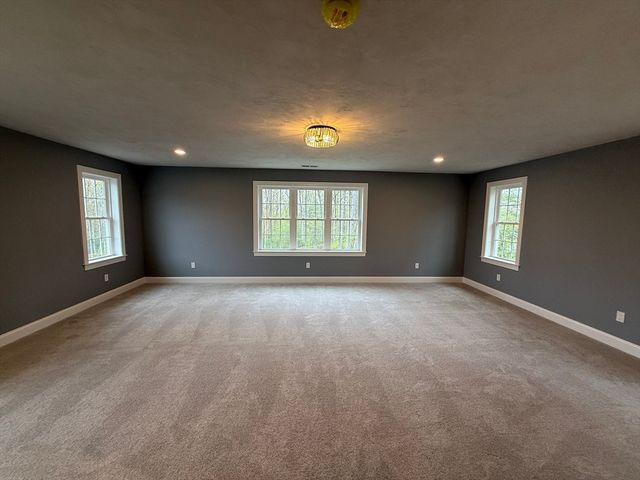 64 Deanna Dr, Holden, MA 01520