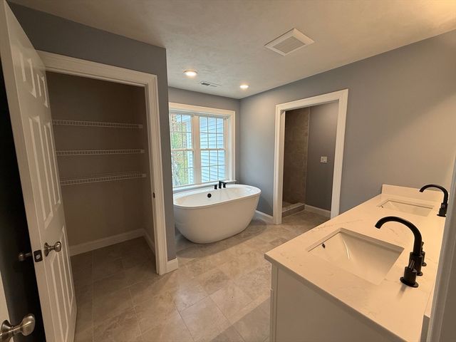 64 Deanna Dr, Holden, MA 01520