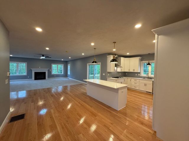 64 Deanna Dr, Holden, MA 01520