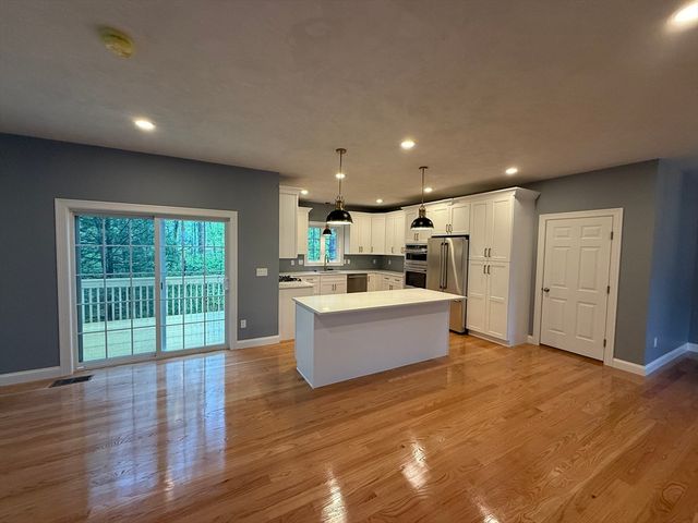 64 Deanna Dr, Holden, MA 01520