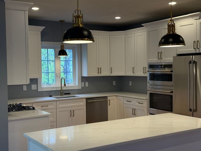 64 Deanna Dr, Holden, MA 01520