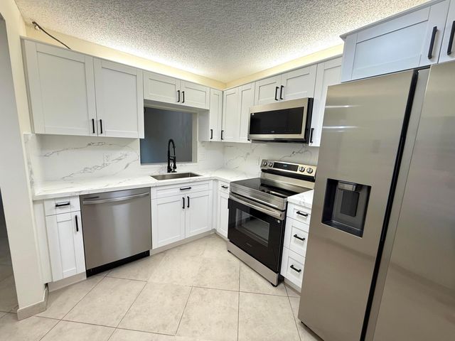 6649 Somerset Drive 205, Boca Raton, FL 33433