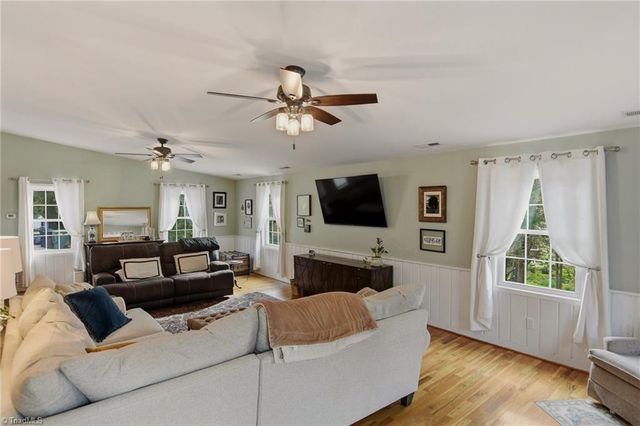 2840 Holyoke Place, Winston-salem, NC 27106