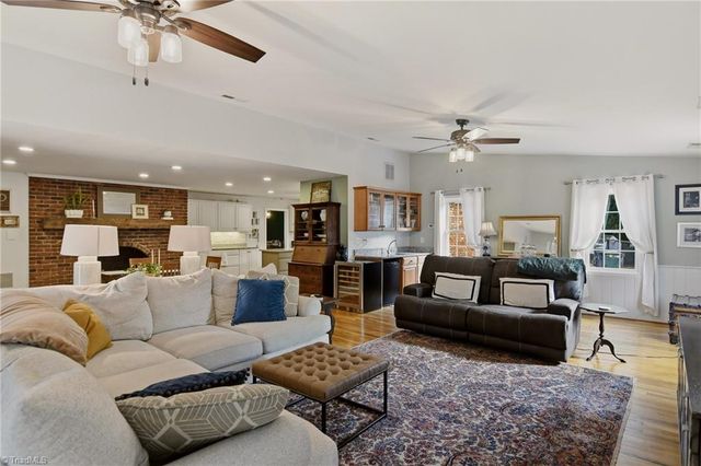 2840 Holyoke Place, Winston-salem, NC 27106