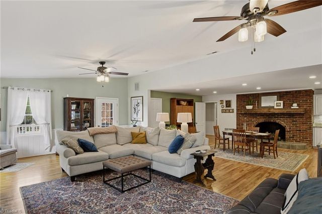 2840 Holyoke Place, Winston-salem, NC 27106