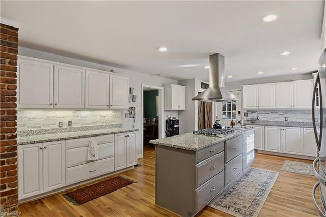 2840 Holyoke Place, Winston-salem, NC 27106