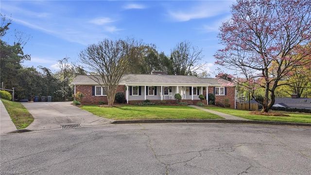 2840 Holyoke Place, Winston-salem, NC 27106