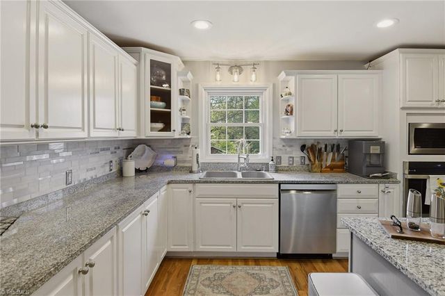 2840 Holyoke Place, Winston-salem, NC 27106