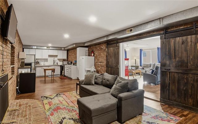 2840 Holyoke Place, Winston-salem, NC 27106