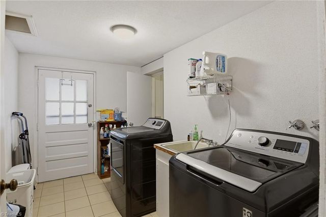 2840 Holyoke Place, Winston-salem, NC 27106