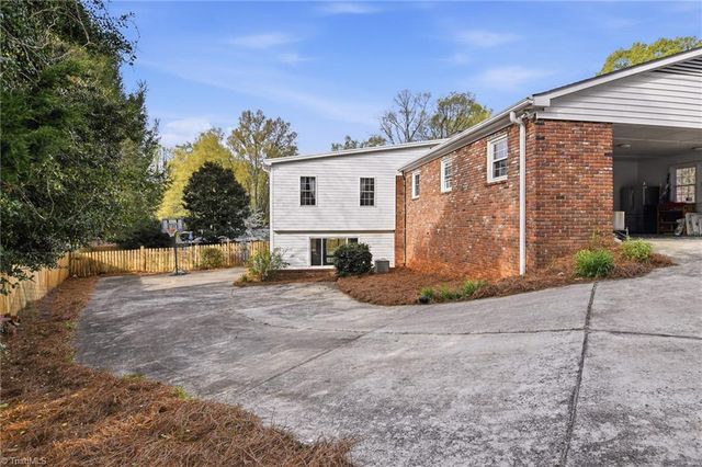 2840 Holyoke Place, Winston-salem, NC 27106
