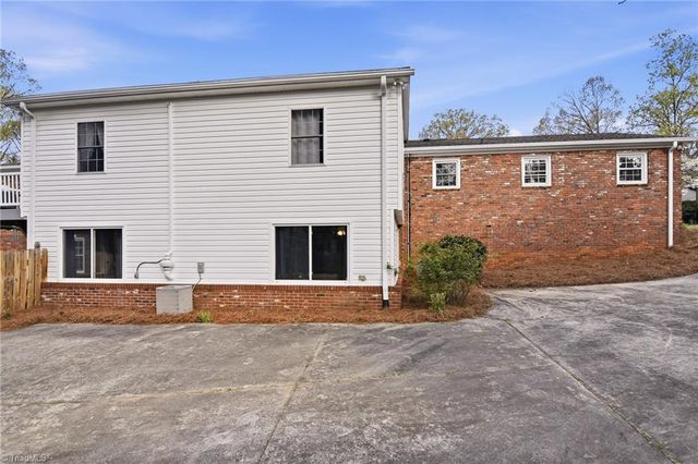 2840 Holyoke Place, Winston-salem, NC 27106