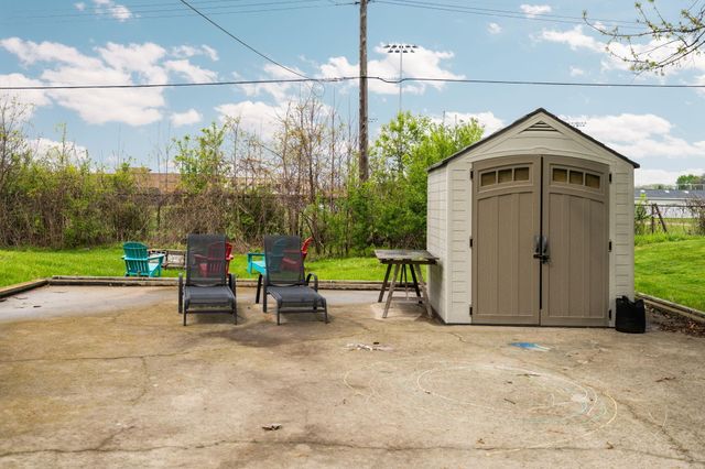 8659 N Canton Center Road, Canton, MI 48187