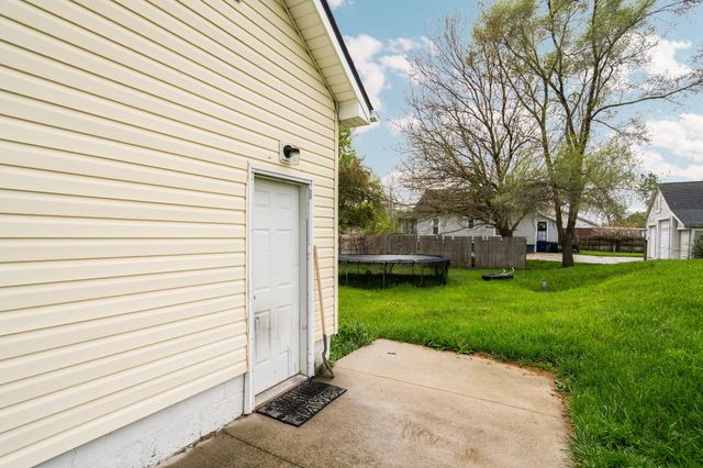 8659 N Canton Center Road, Canton, MI 48187
