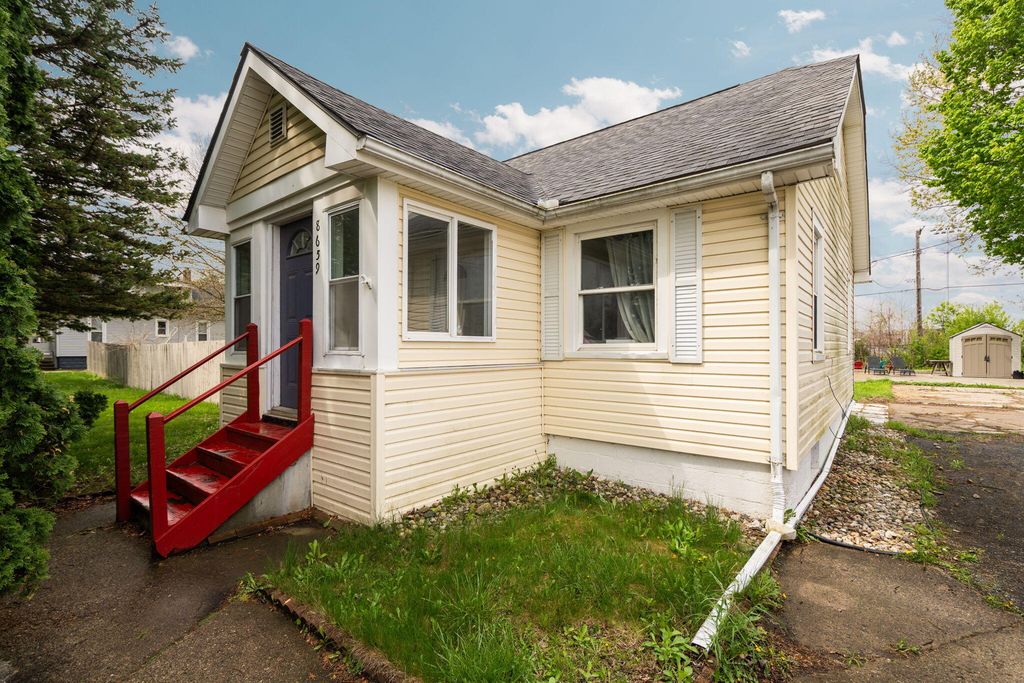 8659 N Canton Center Road, Canton, MI 48187