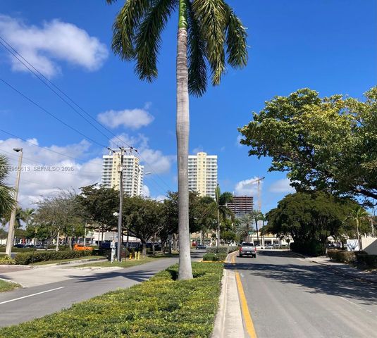 462 Golden Isles Dr 206, Hallandale Beach, FL 33009