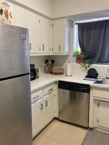 462 Golden Isles Dr 206, Hallandale Beach, FL 33009