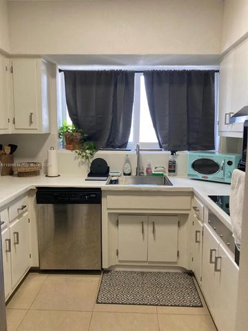 462 Golden Isles Dr 206, Hallandale Beach, FL 33009