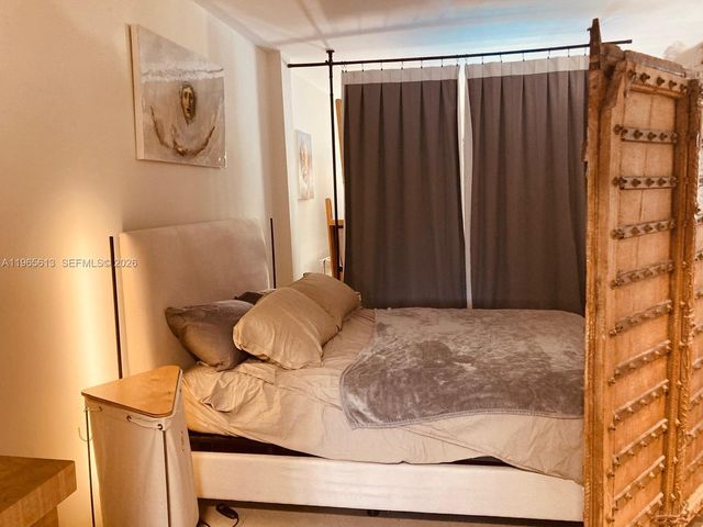 462 Golden Isles Dr 206, Hallandale Beach, FL 33009