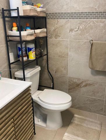 462 Golden Isles Dr 206, Hallandale Beach, FL 33009