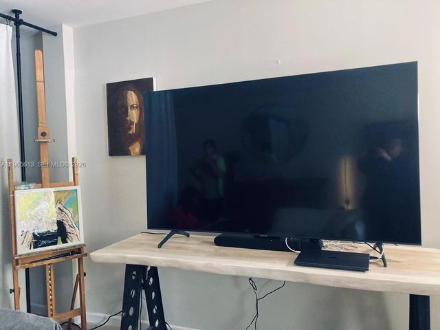 462 Golden Isles Dr 206, Hallandale Beach, FL 33009