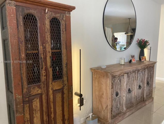 462 Golden Isles Dr 206, Hallandale Beach, FL 33009