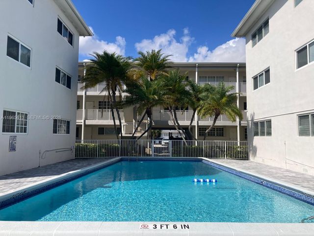 462 Golden Isles Dr 206, Hallandale Beach, FL 33009